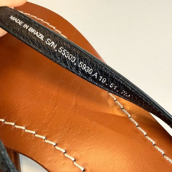 Tory Burch Terra Thong Sandals Black /Gold Logo SZ 7 Made in Brazil Footbed Wear - Picture 5 of 6